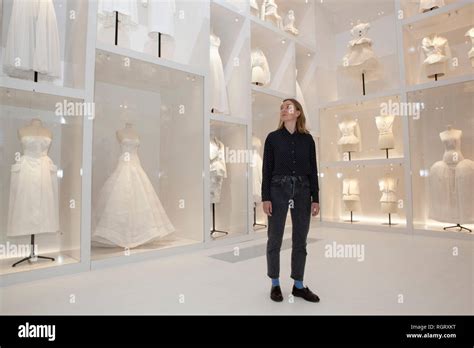 victoria albert dior show